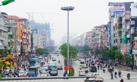 Dư luận đặt câu hỏi, trong khi ngân sách phải còng lưng để gánh khoản đầu tư bồi thường quá lớn thì ai là người được hưởng lợi từ những tuyến "đường đắt nhất hành tinh" này? 