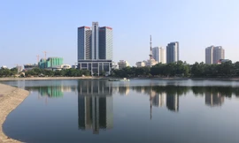 Việc doanh nghiệp đề xuất lấp 1ha hồ Thành Công để xây nhà tái định cư tại chỗ đang gây nhiều phản ứng.