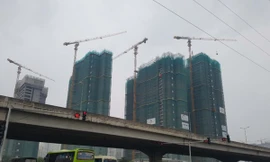 Nút giao Trung Hòa (ngã 3 Khuất Duy Tiến-Trần Duy Hưng) hàng loạt cao ốc chọc trơi đua nhau mọc lên