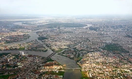 Sài Gòn nhìn từ trên cao, là thành phố của những dòng sông.