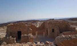 Pháo đài được xây dựng từ năm 40-30 TCN do Herod Đại đế xây dựng trên diện tích 300 x 600m, có hình con thoi. 