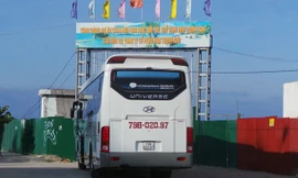 Dự án lấn vịnh Nha Trang trái phép ngập rác thải và thành bãi xe 'lậu'