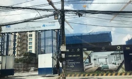 Dưới chiêu cổ phần hóa, khu đất "vàng" 47 Nguyễn Tuân (quận Thanh Xuân) của Cty Dệt mùa đông đã thành tổ hợp nhà chung cư để bán, trong khi người lao động người thì mất việc, người thì buộc phải đi làm xa sau khi di dời. 