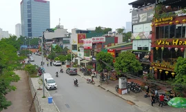 Cận cảnh tuyến đường, vỉa hè chỉ phục vụ khu nhà không phép?