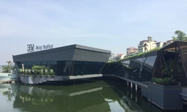 'Mập mờ' nhà hàng nổi hoạt động rầm rộ trên Hồ Tây