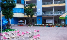 Nhiệt độ ngày 31/1 vào lúc 6h sáng tại Hà Nội xuống còn 9,7 độ giảm 0,2 độ so với ngày 30/1, học sinh mầm non, tiểu học tiếp tục được nghỉ học.