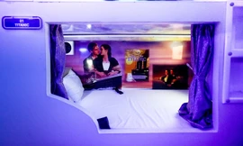 Trên xe Inter nằm đôi cabin riêng Inter Bus Valentines.