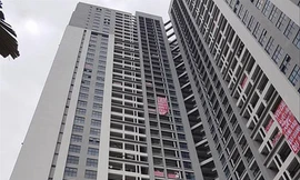 Dân chung cư Goldmark City 36 Hồ Tùng Mậu bị cắt nước vì treo băng rôn ‘tố’ chủ đầu tư