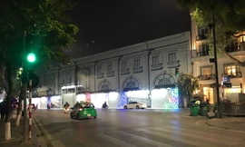 Chuyên gia quy hoạch, lo ngại ngày càng nhiều công trình 'lấn át' di sản Hồ Gươm