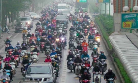 Tình trạng các phương tiện khác đi vào làn buýt nhanh diễn ra thường xuyên trên các tuyến đường có BRT chạy qua.