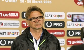 HLV Troussier nói gì sau khi U23 Việt Nam nhận 2 thẻ đỏ và thua thảm U23 Iraq?