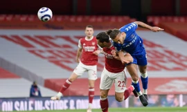 Trắng tay trên sân nhà, Arsenal càng xa rời giấc mộng châu Âu