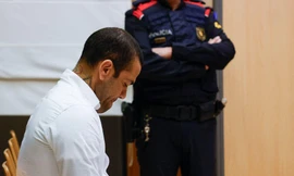 Dani Alves bị kết án 4 năm 6 tháng tù vì tội tấn công tình dục