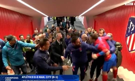 Atletico Madrid và Man City hỗn chiến từ ngoài sân vào đến đường hầm