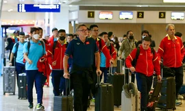 Tuyển Việt Nam về Hà Nội lúc 2h30 sáng, chia đôi kế hoạch tập luyện