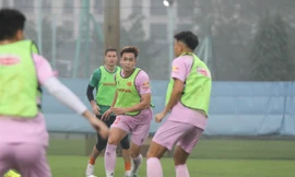 Bùi Hoàng Việt Anh trở lại, HLV Troussier bớt nỗi lo 