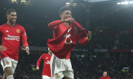 Người hùng của MU nhận thẻ đỏ lãng xẹt vì quên... thẻ vàng trước đó