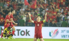 Chạy bở hơi tai lại phải thử doping, Hùng Dũng chỉ biết than với vợ