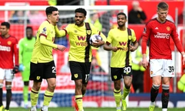 MU đánh rơi điểm trên sân nhà trước đội đang lo trụ hạng 