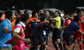U22 Indonesia và U22 Thái Lan loạn đả, lãnh mưa thẻ đỏ ở chung kết SEA Games 32