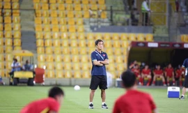 HLV Lee Young-jin. Ảnh: Hữu Phạm