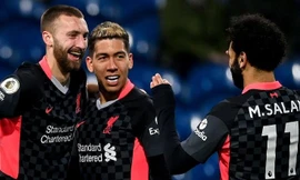 Roberto Firmino, Nathaniel Phillips ăn mừng bàn thắng.