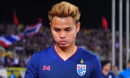 Theerathon Bunmathan khiến người hâm mộ Thái Lan sốc nặng.