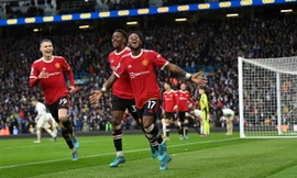 Đại chiến trong mưa, MU thắng nhọc Leeds