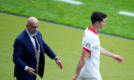 HLV tuyển Ba Lan ngậm ngùi từ chức sau vụ bê bối với Lewandowski