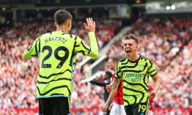 Thắng tối thiểu MU, Arsenal tiếp tục đua vô địch với Man City