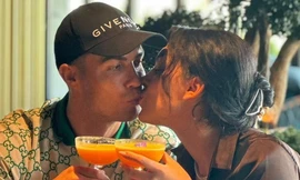 Ronaldo và bạn gái Georgina tình tứ giữa tin đồn rạn vỡ