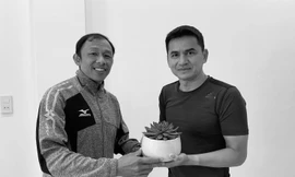 HLV Kiatisuk tiếc thương HLV Dương Minh Ninh: Mất cậu rồi, cuộc sống tôi sẽ rất khó khăn