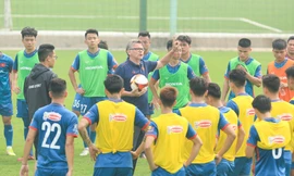 Hùng Dũng và Tiến Linh chia sẻ trải nghiệm đầu tiên dưới thời HLV Troussier