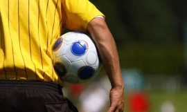 Hy hữu trọng tài qua đời sau khi bị sút bóng trúng đầu