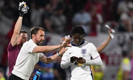 Thần đồng MU sáng cửa đá chính trận Anh vs Slovakia