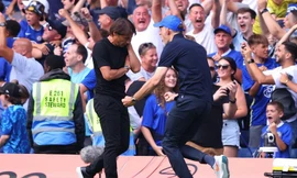 HLV Conte lên mạng xã hội dọa Tuchel: Lẽ ra tôi phải ngáng hắn ngã sấp mặt