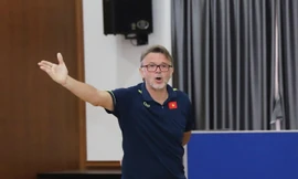 HLV Troussier thúc giục tuyển thủ Việt Nam: ‘Phải luôn sẵn sàng, thích nghi để vươn tầm châu Á’