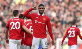 Rashford lập cú đúp, MU bám sát Man City