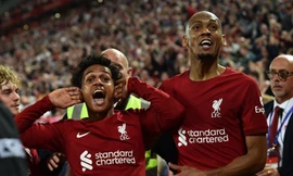 Liverpool ngược dòng nghẹt thở ở phút 90+8