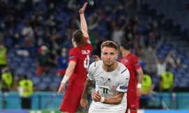 Immobile ăn mừng sau khi ghi bàn nâng tỷ số lên 2-0