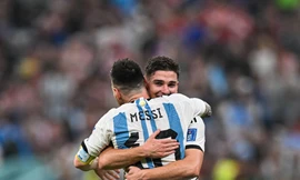 Lionel Messi chơi cực đẹp, nhường giải thưởng cho đàn em