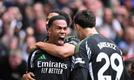 Arsenal vượt khó đánh bại Tottenham 