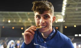 Người hùng của Chelsea đi vào lịch sử Champions League