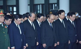 Lãnh đạo Chính phủ viếng Đại tướng Lê Đức Anh (Ảnh: Như Ý)