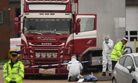 39 thi thể được phát hiện trong xe tải đông lạnh ở hạt Essex của Anh hôm 23/10. Ảnh: Sky News.