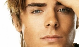 Zac Efron bị bắt quả tang tại cửa hàng ‘sex toy’