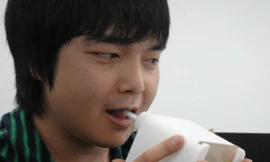 Máy... hôn từ xa