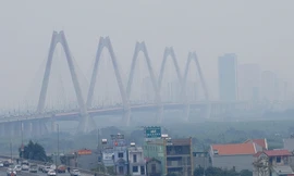 Vì sao Hà Nội bị sương mù bao phủ, bụi mịn dày đặc