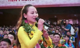 Xúc động lời hát chèo 'Con về quê Bác hôm nay' tại lễ truyên dương Thanh niên