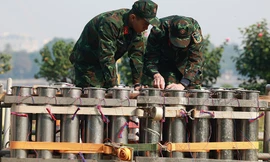 Cận cảnh trận địa pháo hoa tầm cao đêm giao thừa tại Hà Nội